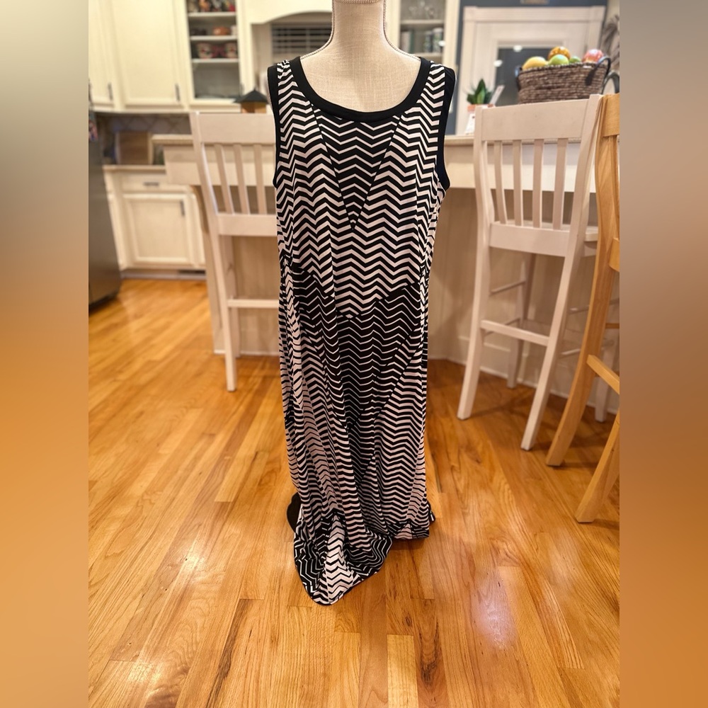 💜 5 for $25 or 3 for $18 Kim Kim Rogers black & white  striped geo maxi …